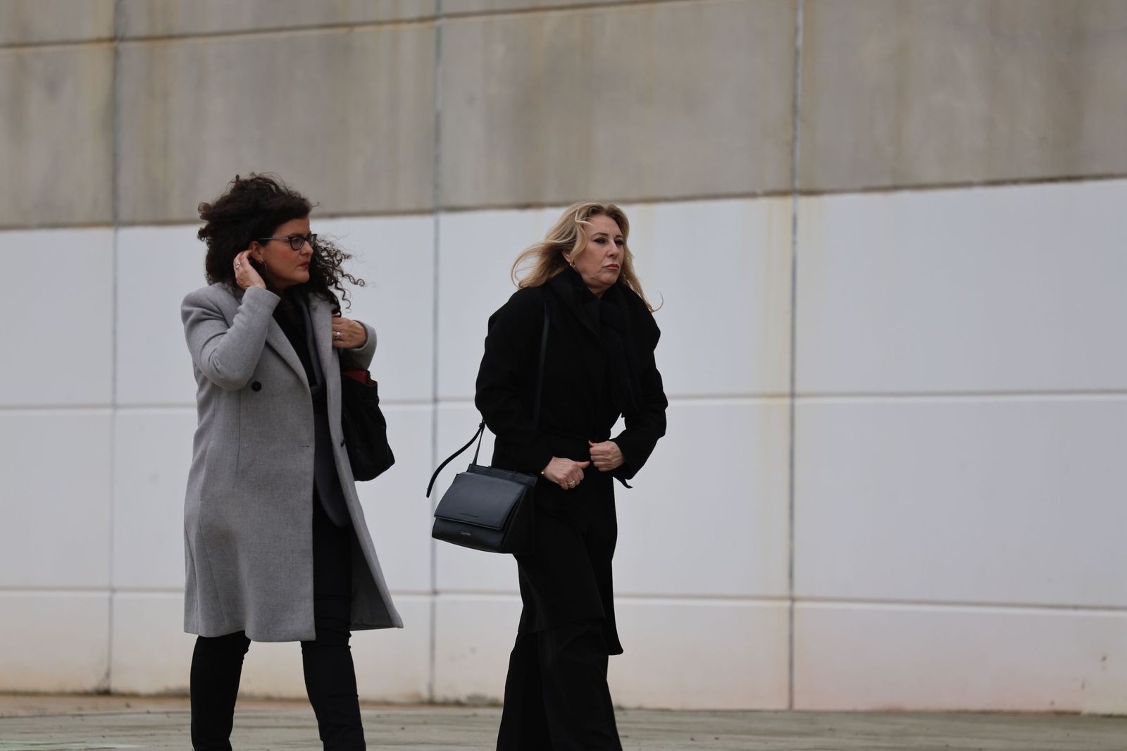 Fotografías de la llegada de Juanma Moreno, Feijóo y todas las autoridades al funeral por las víctimas de Adamuz en Huelva