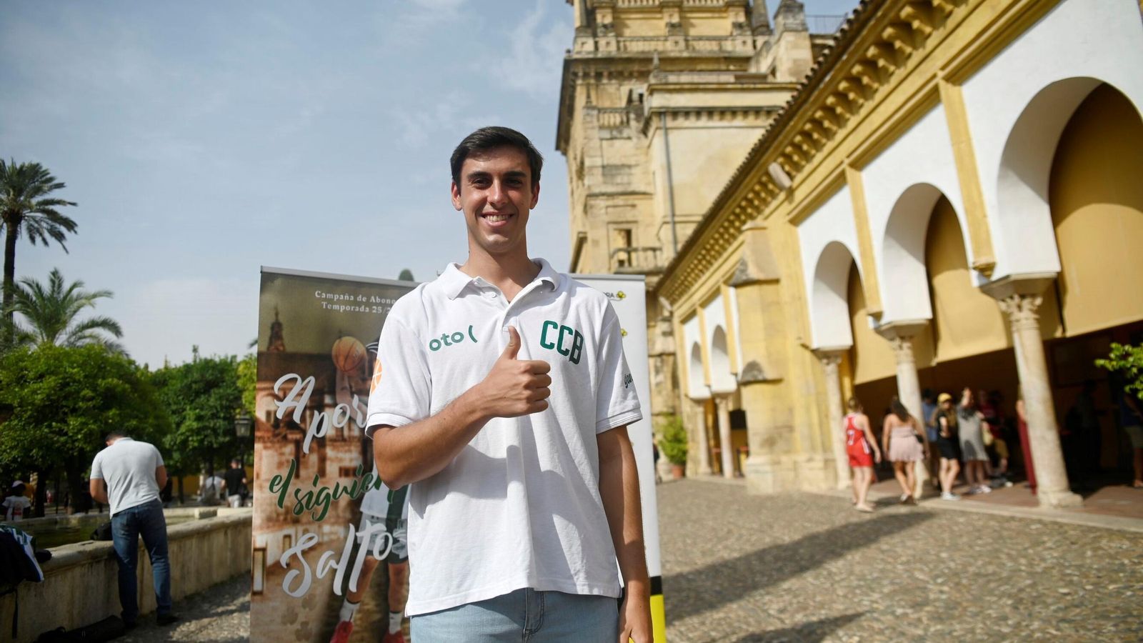 Pablo Sánchez, durante su presentación en el Patio de los Naranjos.