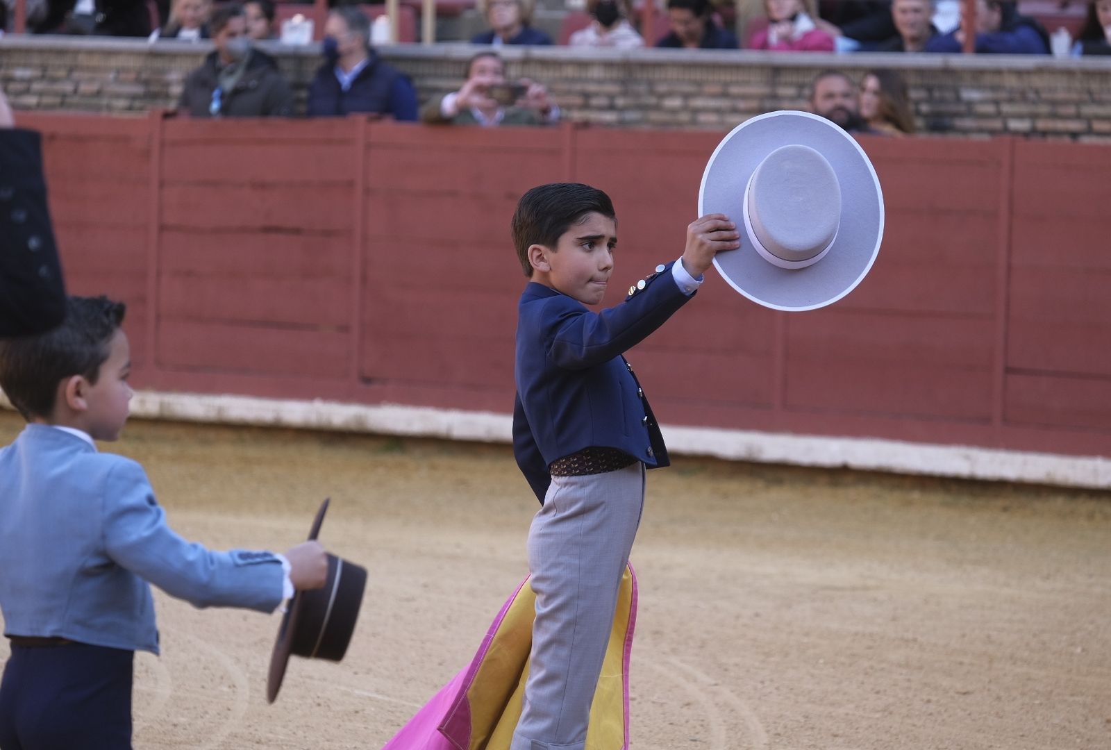 La becerrada en la plaza de toros de Córdoba en homenaje a la afición, en fotografías