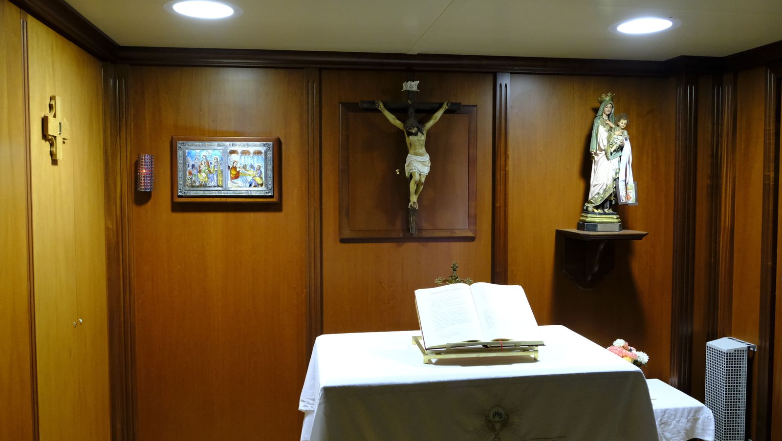 Fotogalería de la visita al portaaviones Juan Carlos I. Puerto de Almería.