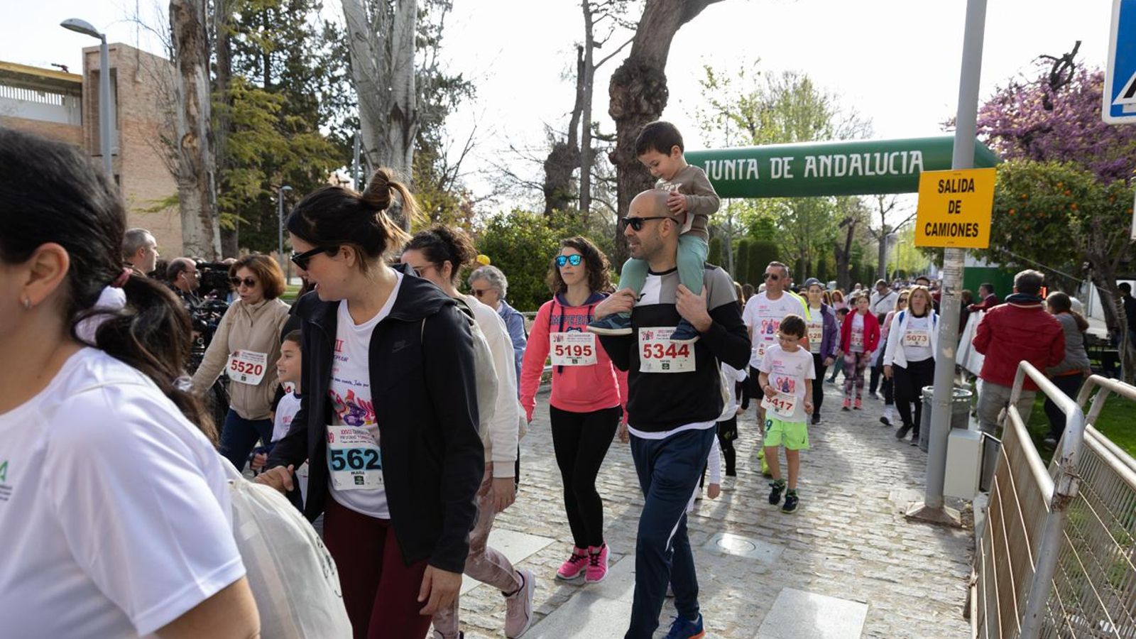 Más de 2.100 participantes corren para promover la salud en Jaén, en imágenes (1)