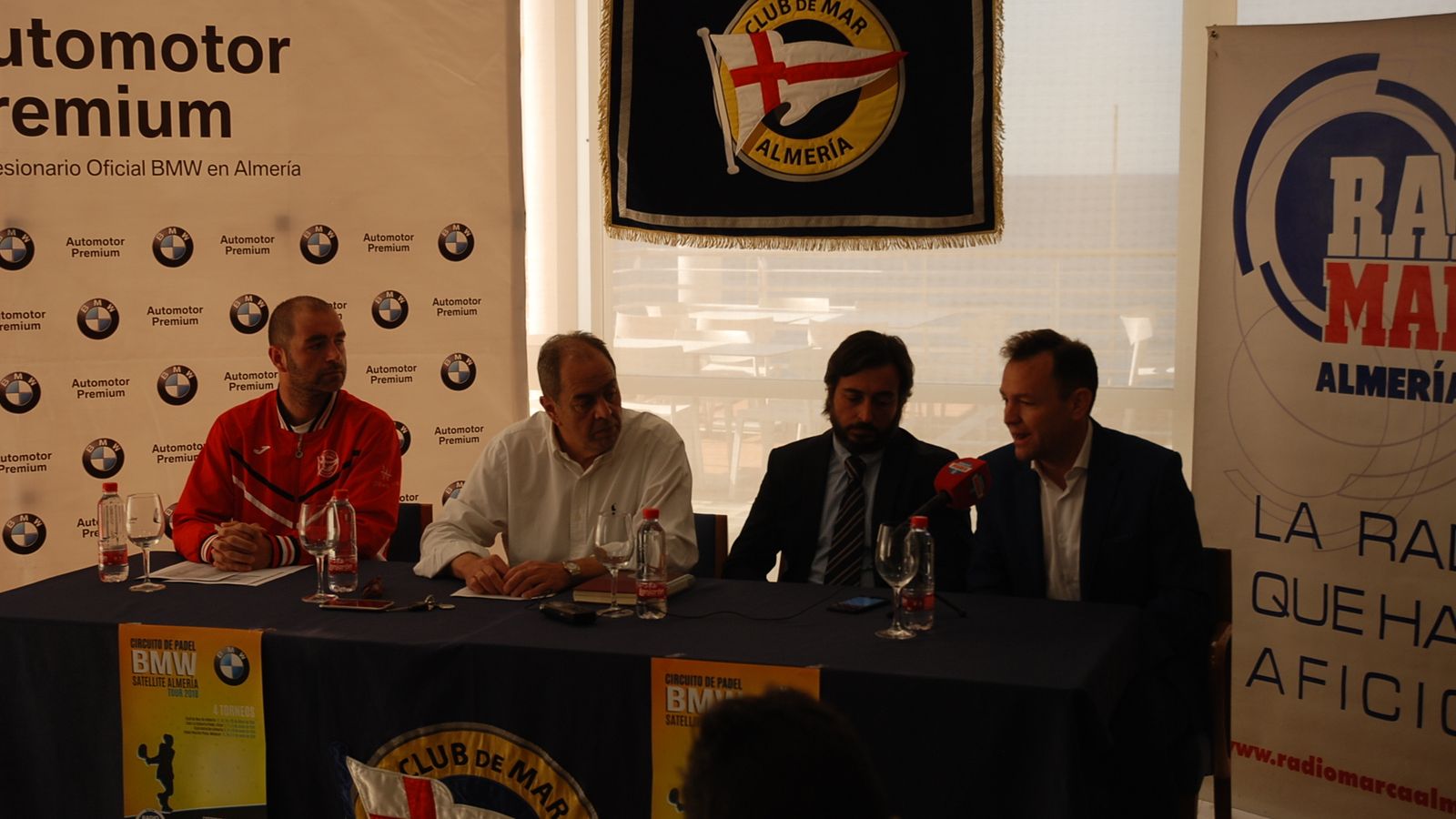 Organizadores y patrocinadores, durante la presentación esta mañana en el Club de Mar