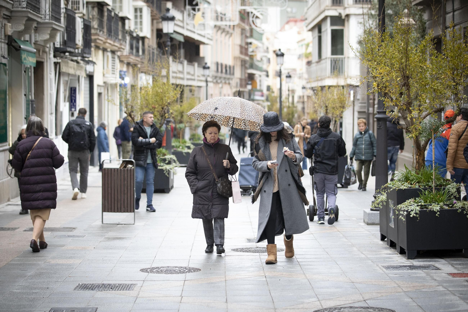Fotos: así ha quedado la nueva calle San Antón, una de las vías más emblemáticas de Granada