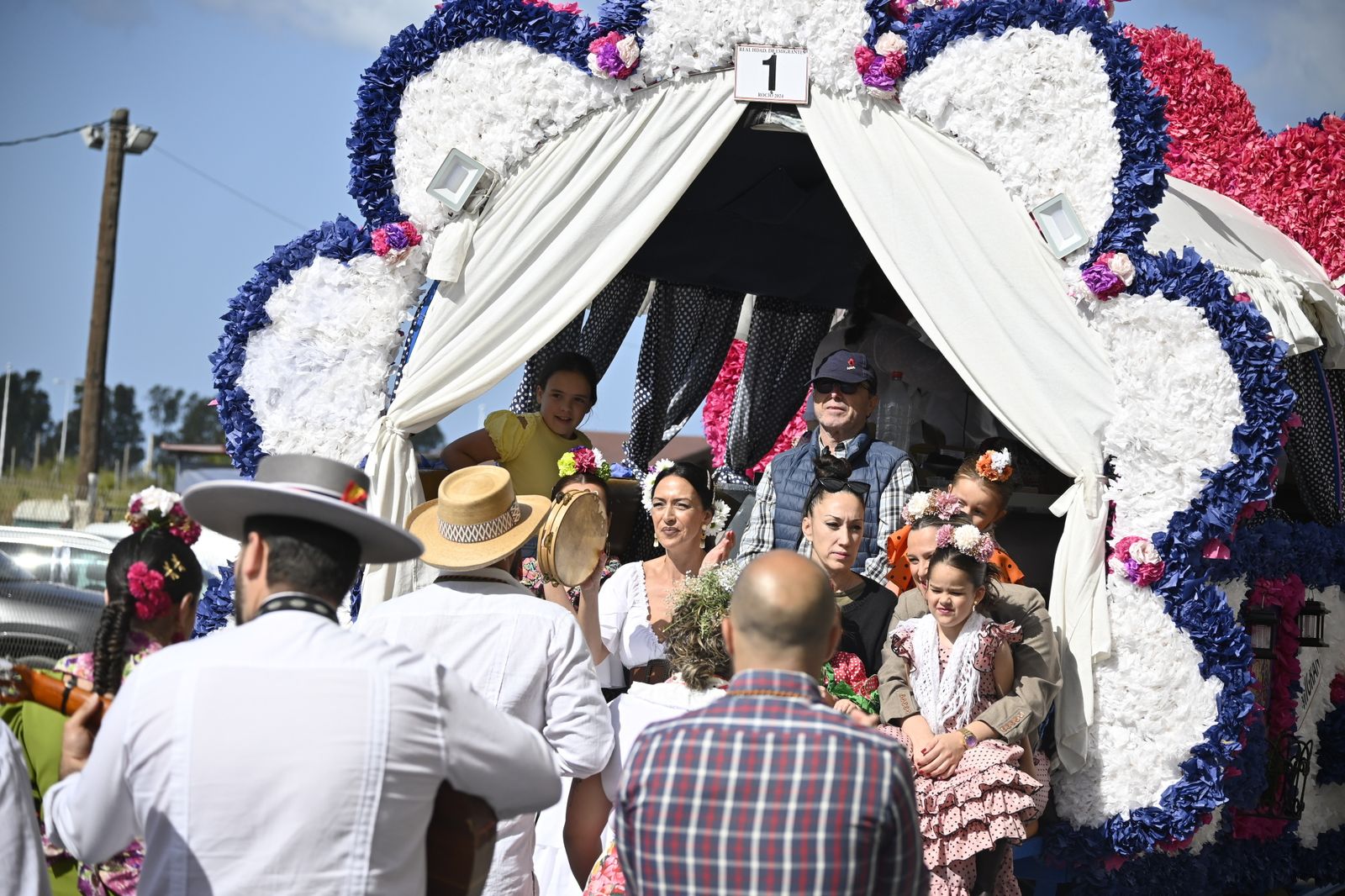 El Rocío 2024: las mejores imágenes de la salida de Emigrantes