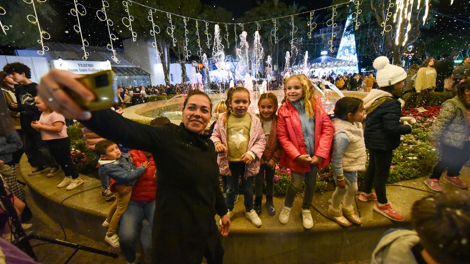 El encendido del alumbrado de Navidad de San Roque, en imágenes