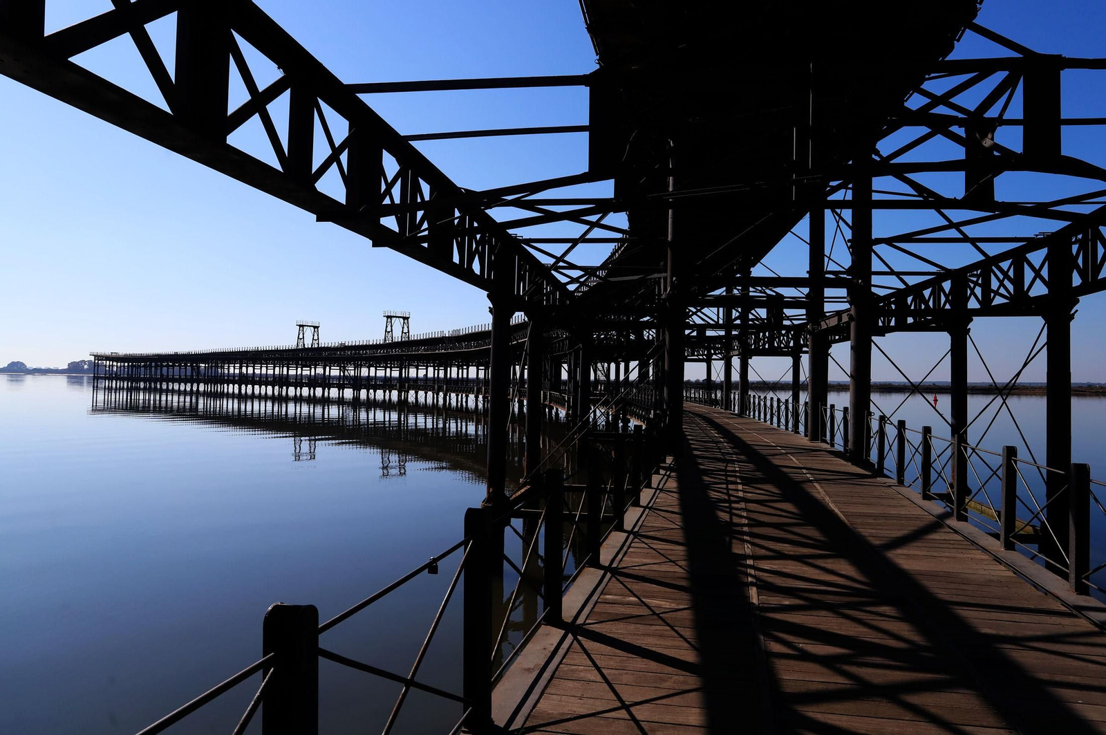 Muelle de la Río Tinto (Huelva) Muelle de la Río Tinto (Huelva)