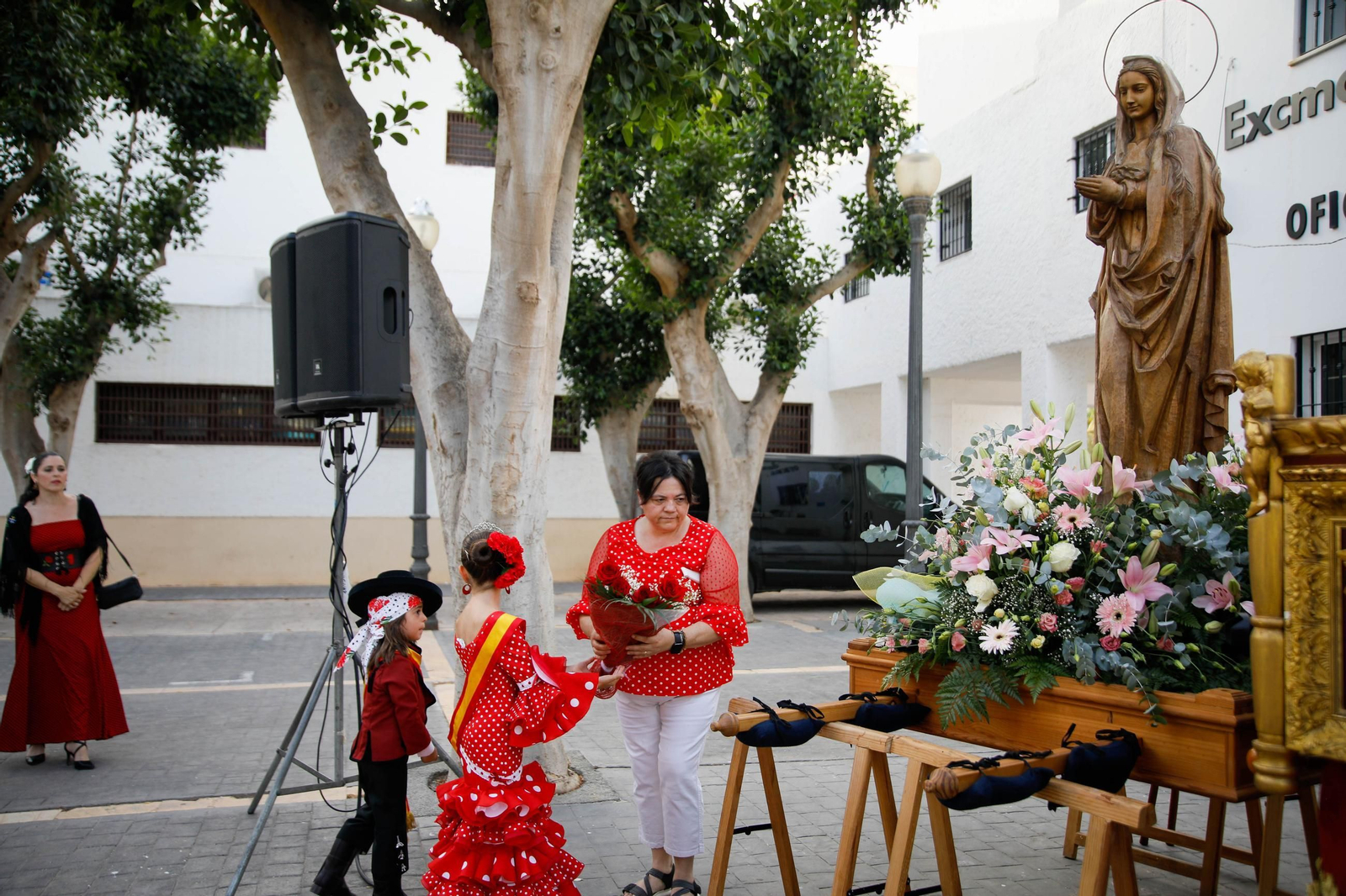 Ofrenda floral y misa durante la última jornada de las fiestas de Campohermoso Ofrenda floral y misa durante la última jornada de las fiestas de Campohermoso