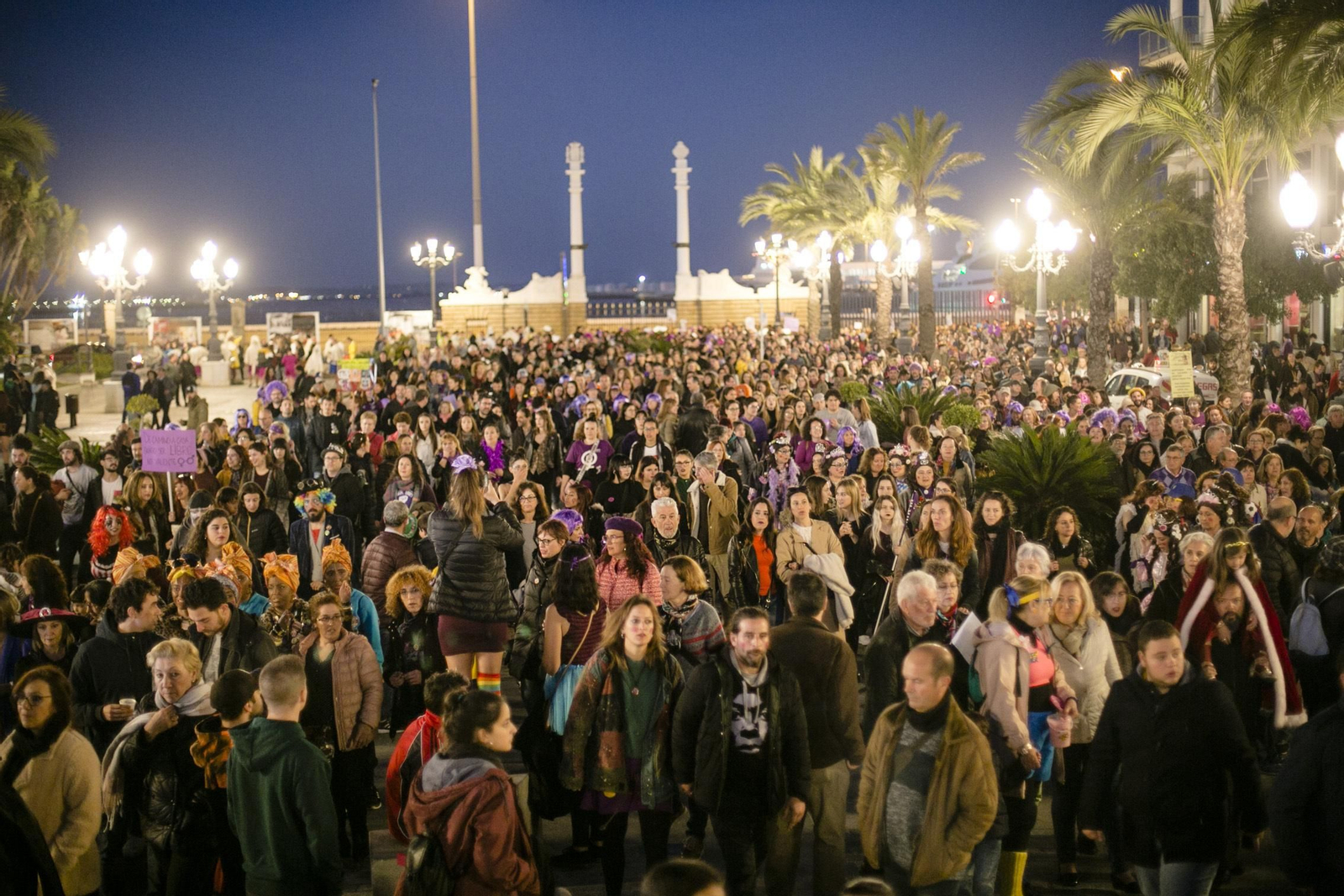 Miles de personas acudieron a  la gran manifestación del 8-M