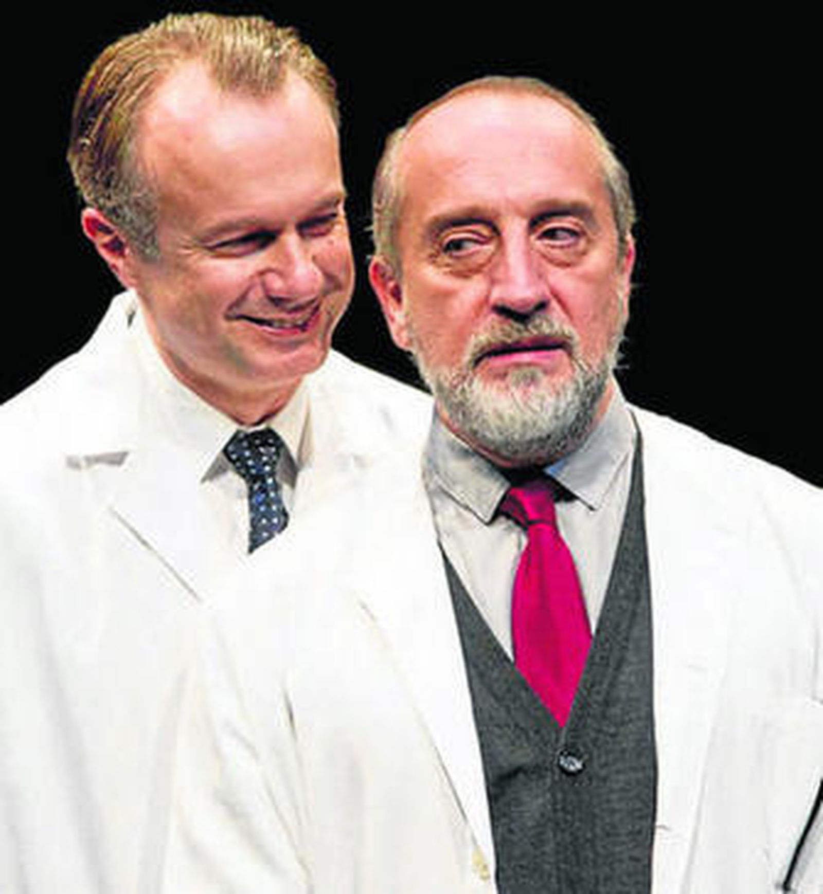 Tristán Ulloa (izquierda) y Gonzalo de Castro, en una escena de la obra.