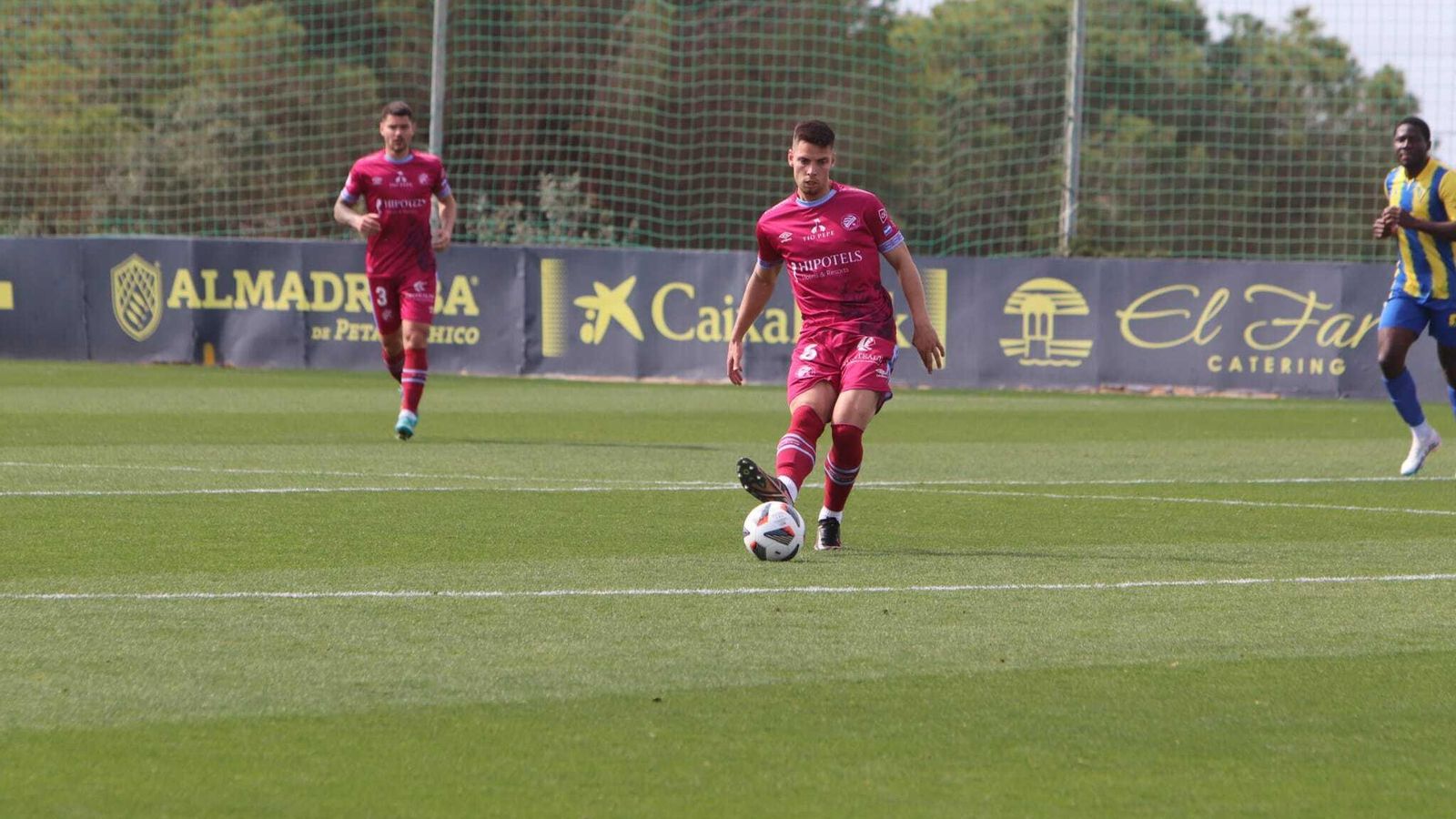 Rafa Parejo fue titular, pero dejó su puesto a Álvaro en el minuto 36. Rafa Parejo fue titular, pero dejó su puesto a Álvaro en el minuto 36.
