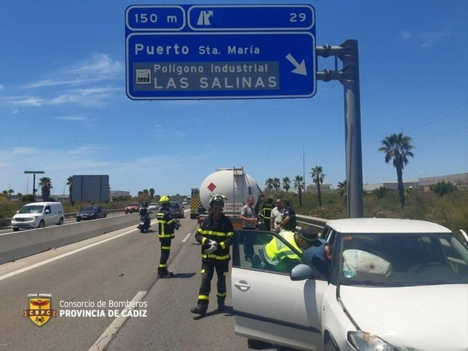 Accidente en El Puerto entre un turismo y un camión de mercancías peligrosas. Accidente en El Puerto entre un turismo y un camión de mercancías peligrosas.