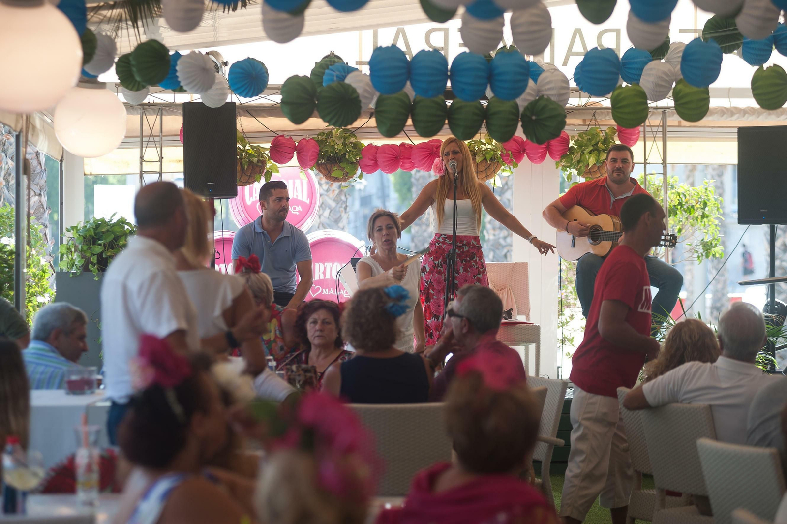 Ambiente en un concierto celebrado en un restaurante del Muelle Uno.