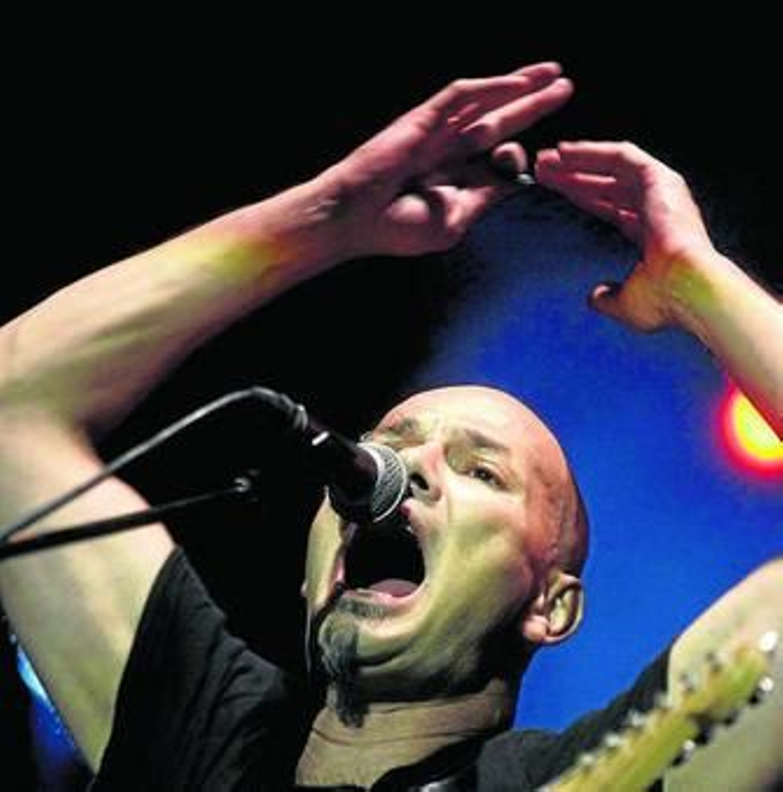 Jesús Cifuentes, vocalista de Celtas Cortos que tocarán esta noche en el escenario junto a la Ría.