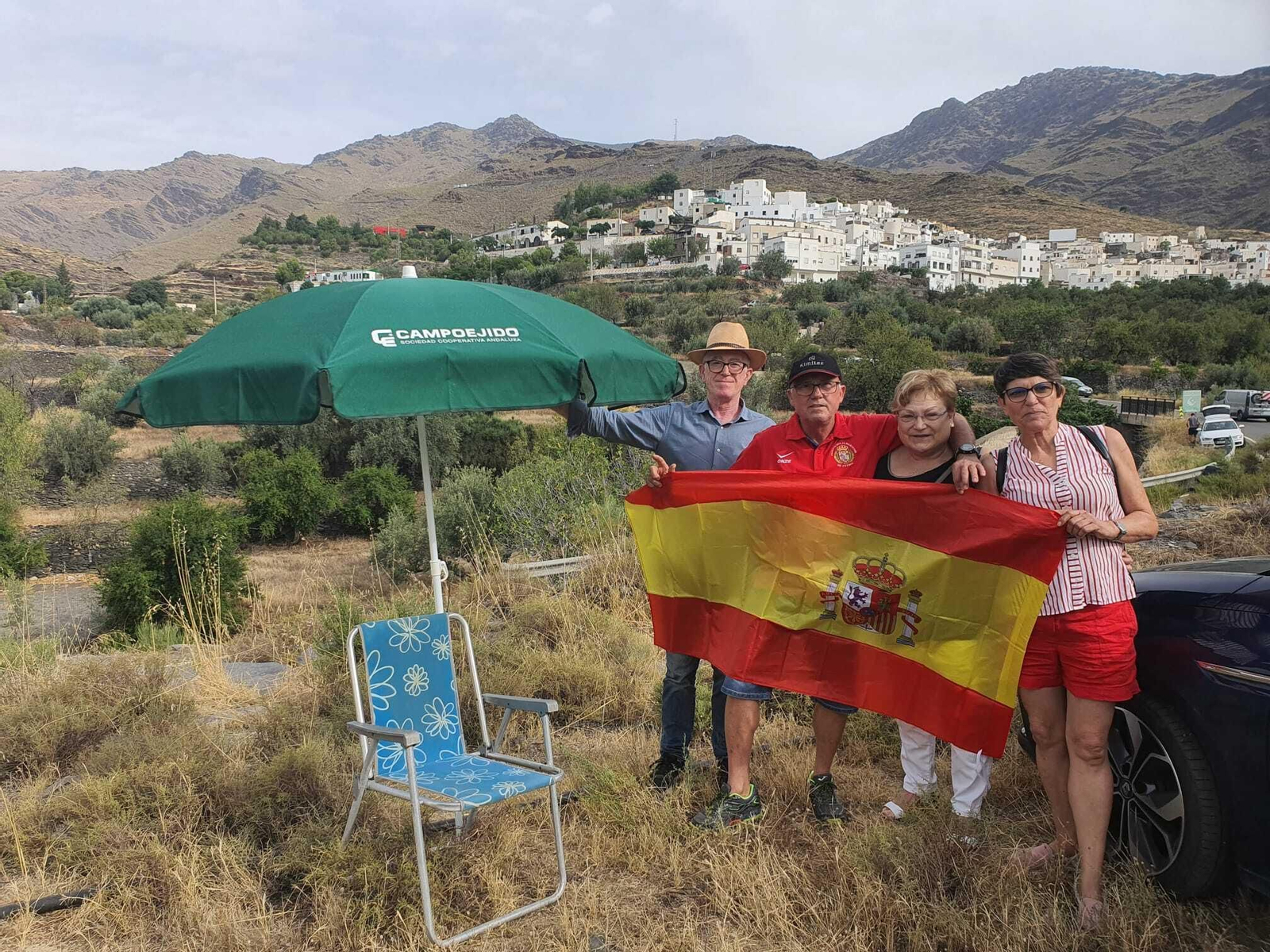 Fotogalería del ambiente en la subida al Alto de Velefique de La Vuelta.