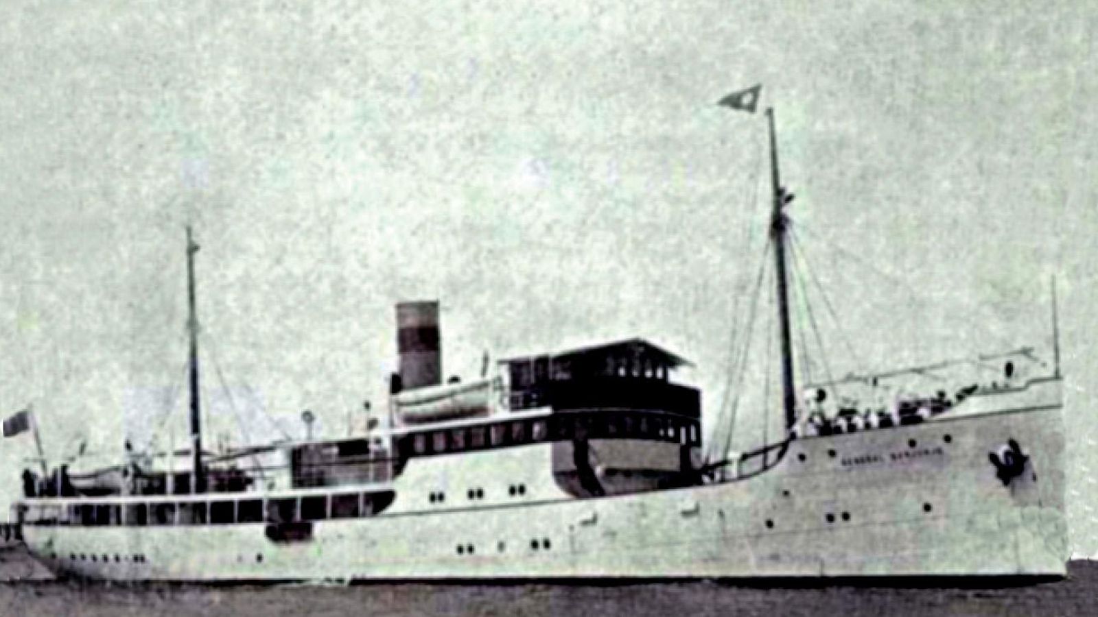 La motonave 'General Sanjurjo'	saliendo del puerto de Algeciras a principios del año 1930