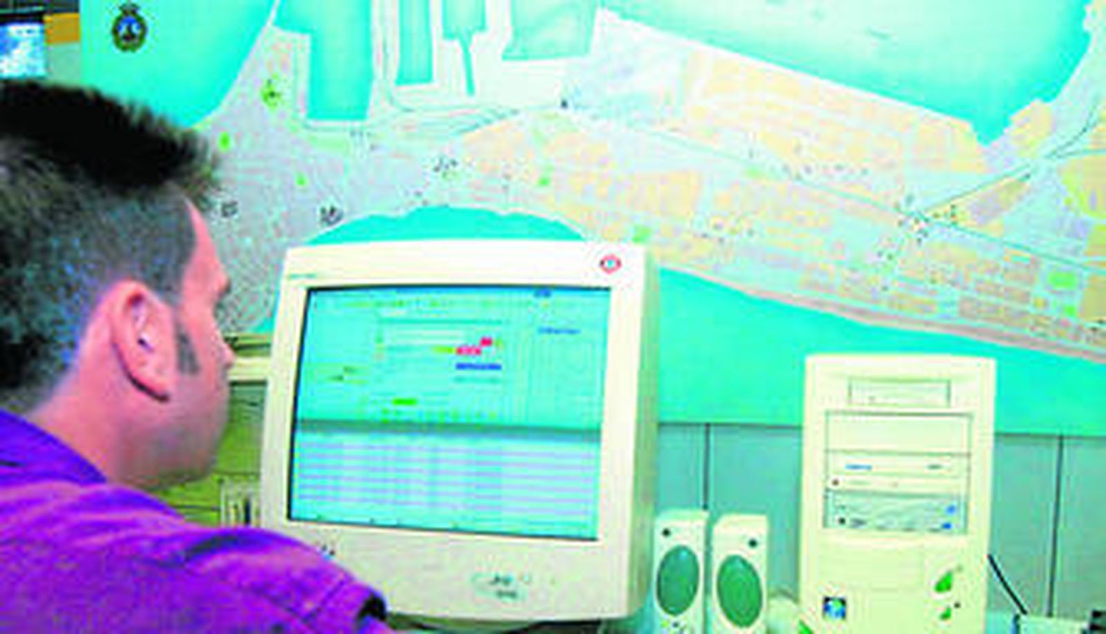 Centro de Control de  Tráfico en la jefatura de la Policía Local de Cádiz.