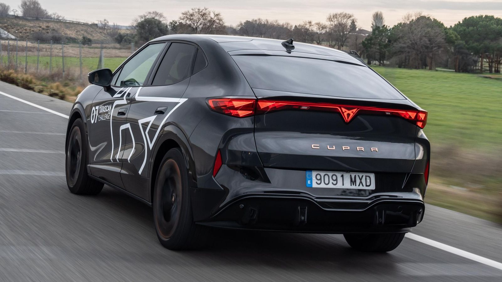 El gasto medio homologado del Tavascan Endurance es de 15,2 kW/100 km, refrendado prácticamente durante una prueba de consumo en carretera abierta con los 15,4 kWh/100 km del equipo ganador.