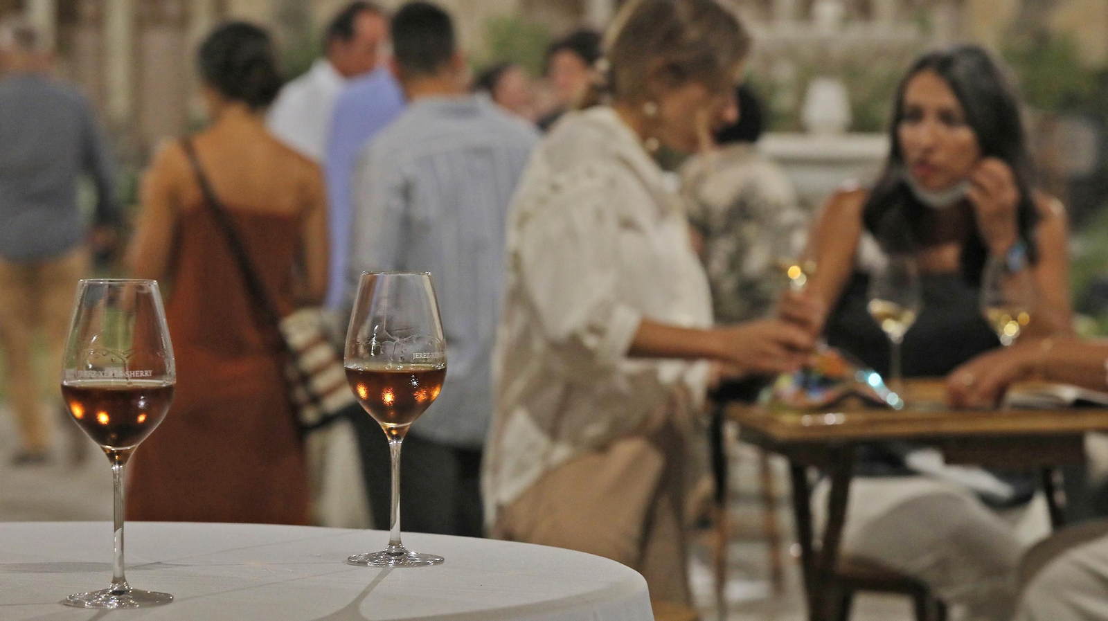 Se inaugura 'De Copa en Copa' en los Claustros y comienzan en el Alcázar las 'Catas Magistrales' con los vinos de Lustau