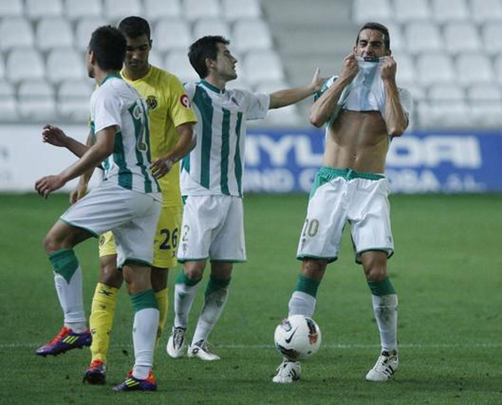 El Córdoba y el Villarreal B empatan en su partido en el Arcángel.

Foto: Álvaro Carmona