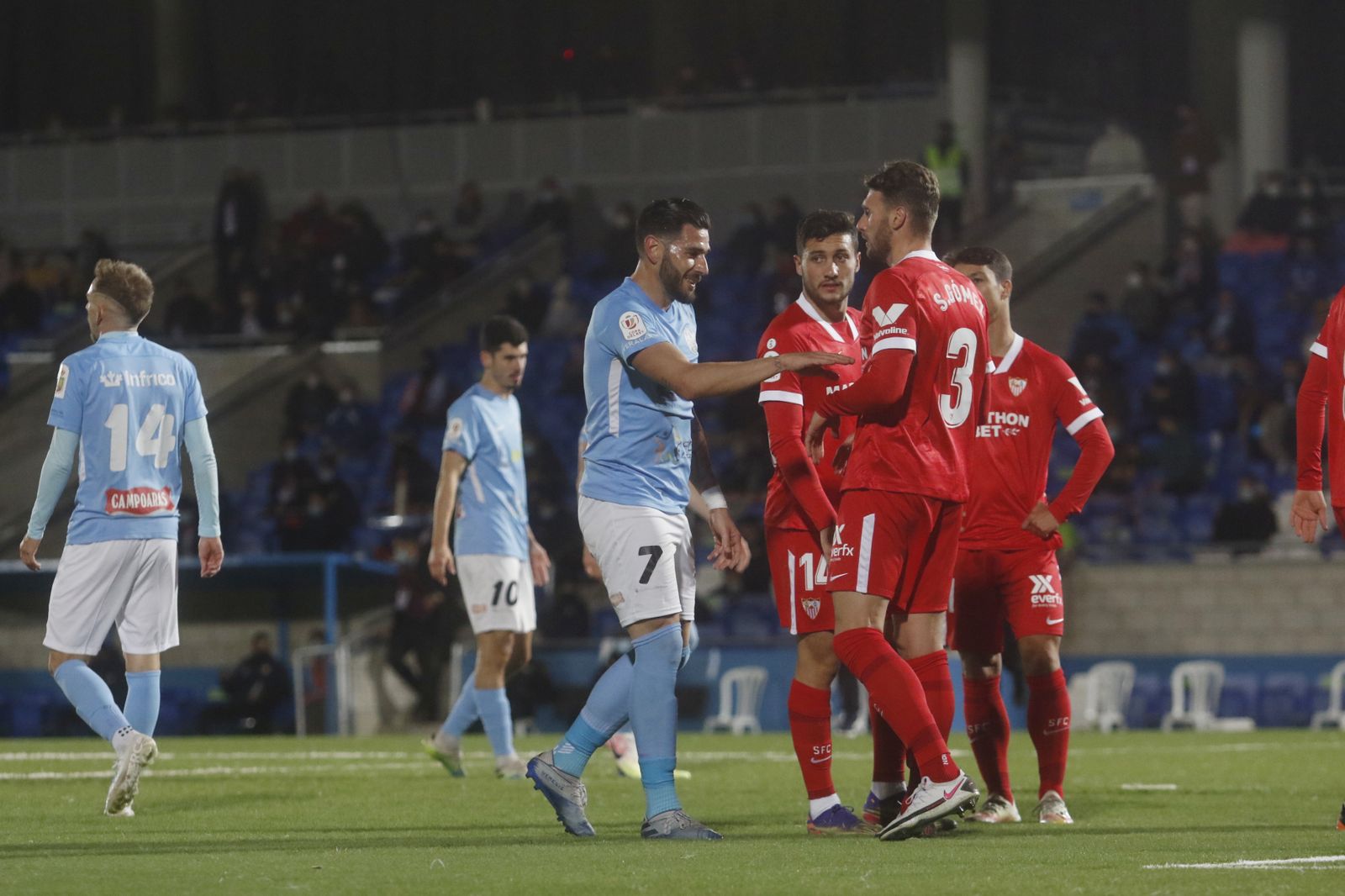 Las imágenes de la histórica visita del Sevilla FC al Ciudad de Lucena