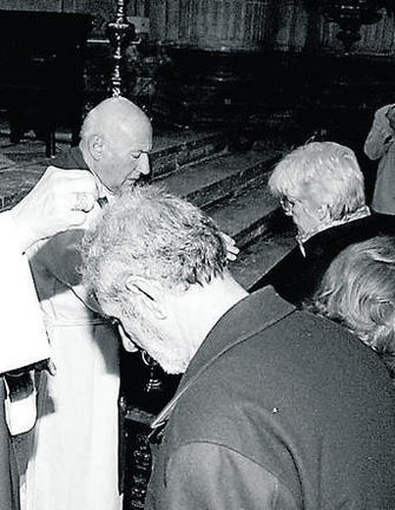 Sección de cuadros y cartelería de la exposición abierta ayer por Santa Marta.