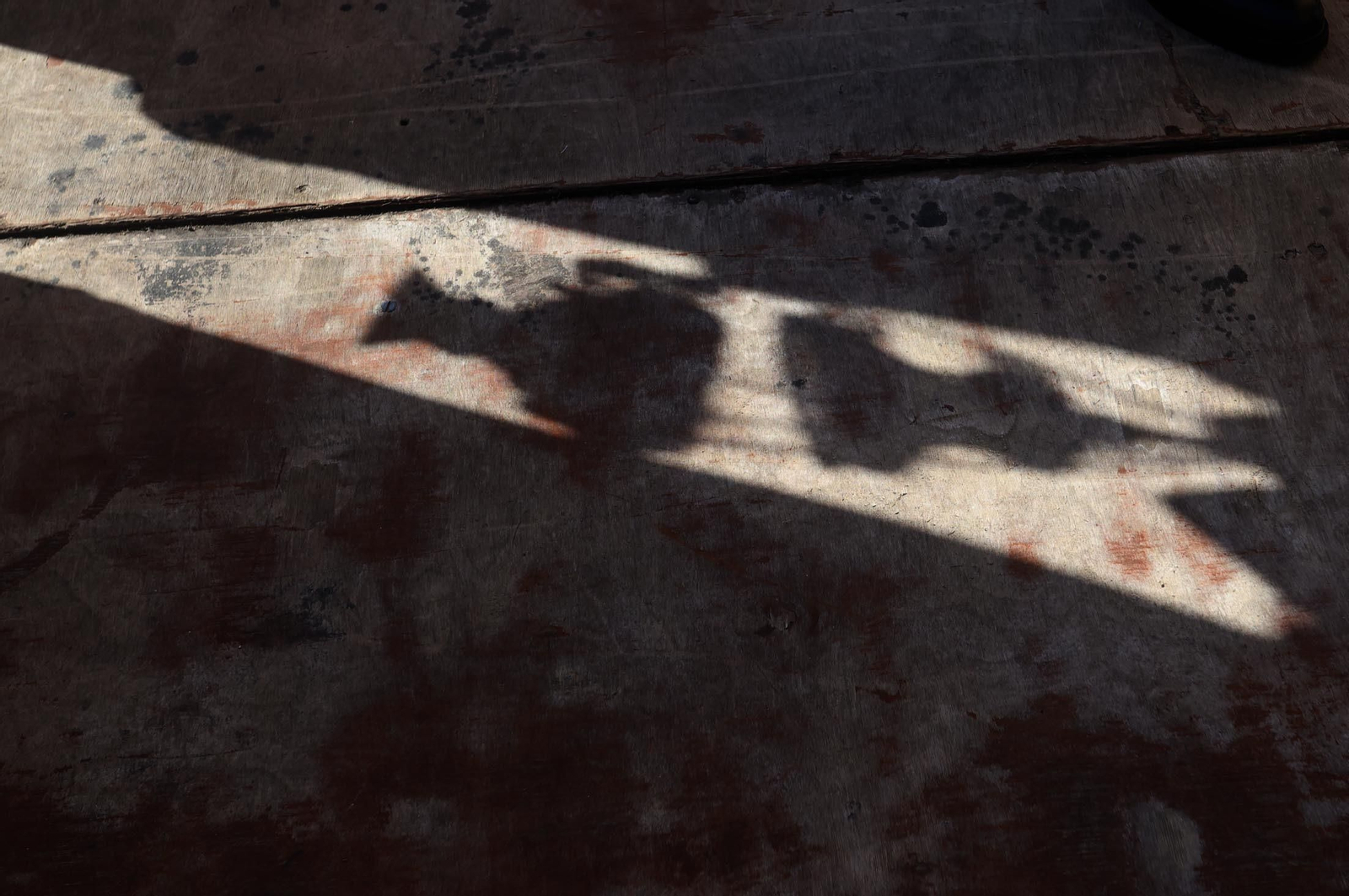 Las mejores imágenes del Lunes Santo en Huelva: Hermandad de las Tres Caídas