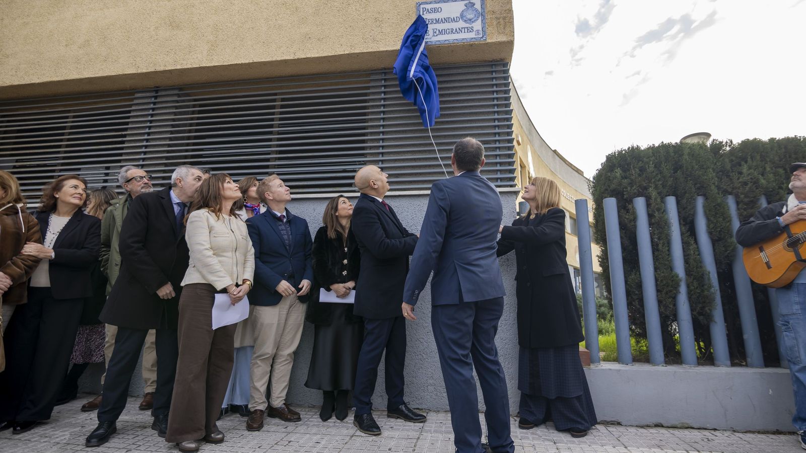 Momento en el que se ha descubierto la nueva placa.