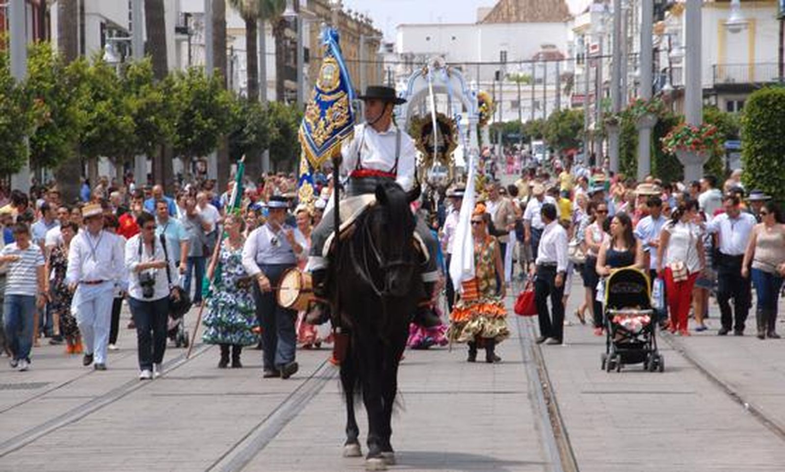 La hermandad de San Fernando comenzó su camino. /Rioja