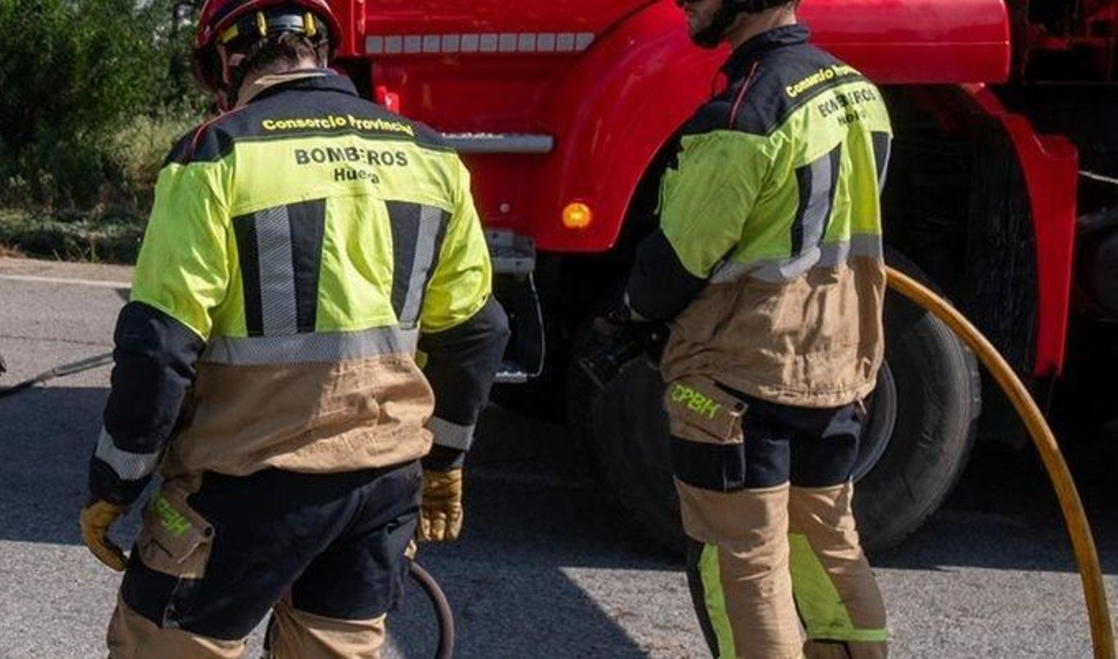 Efectivos de bomberos en el incendio.