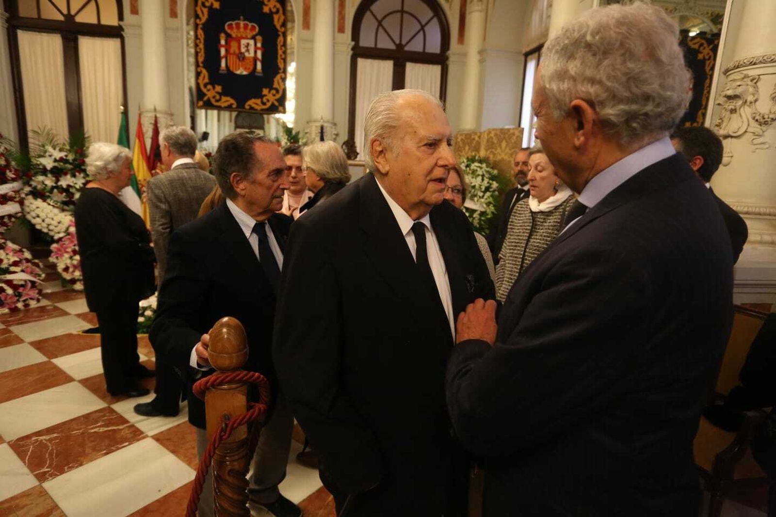 Fotos de la capilla ardiente de Manuel Alcántara