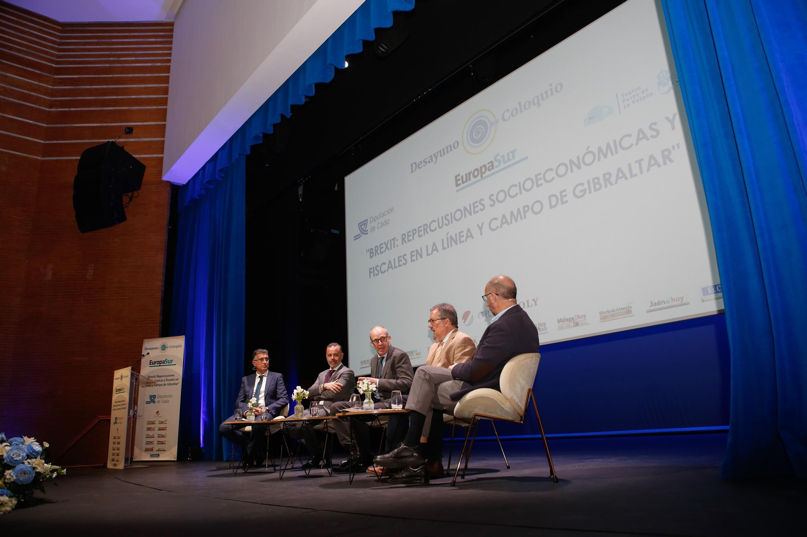 Las fotos del desyuno-coloquio "Brexit: repercusiones socioeconómicas y fiscales en La Línea y el Campo de Gibraltar"