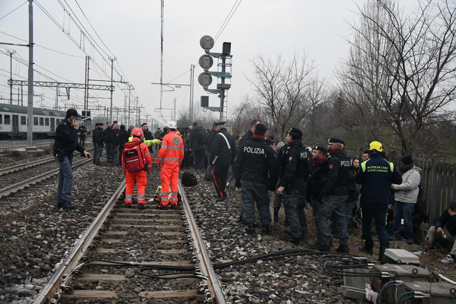 Imágenes del tren descarrilado en la provincia de Milán