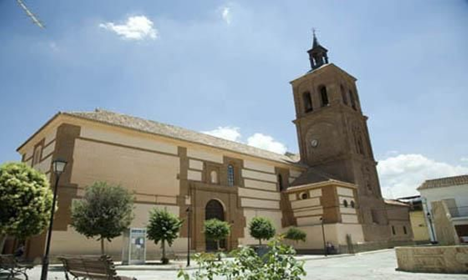 Ayuntamiento de La Calahorra. Iglesia parroquial.
