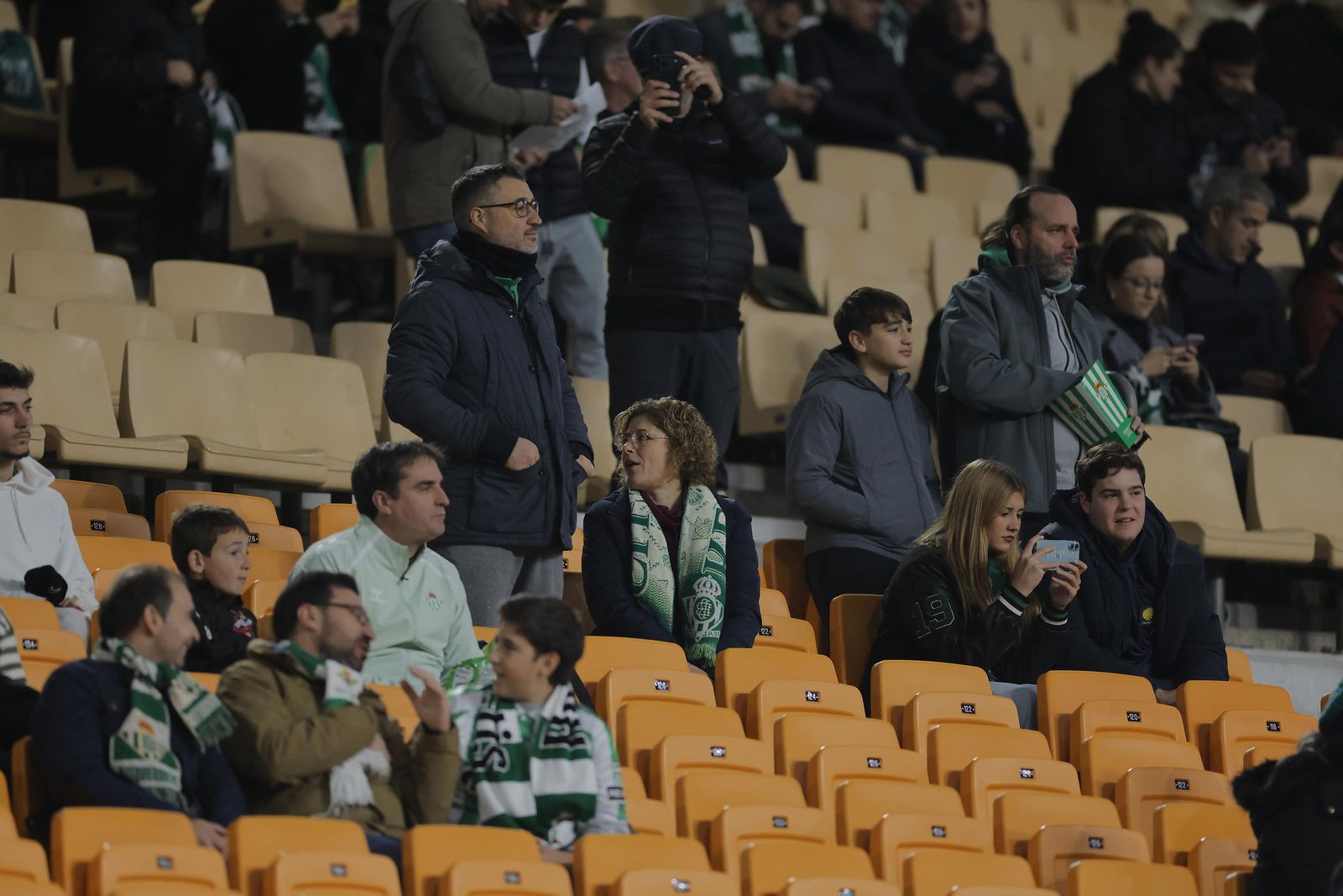 Búscate en las fotos del Betis - Utrecht