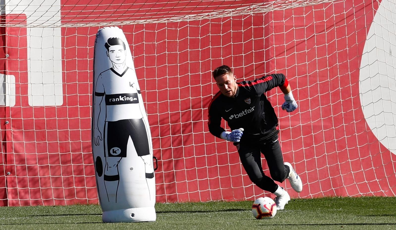 Vaclik se ejercita en la mañana de hoy en la ciudad deportiva.