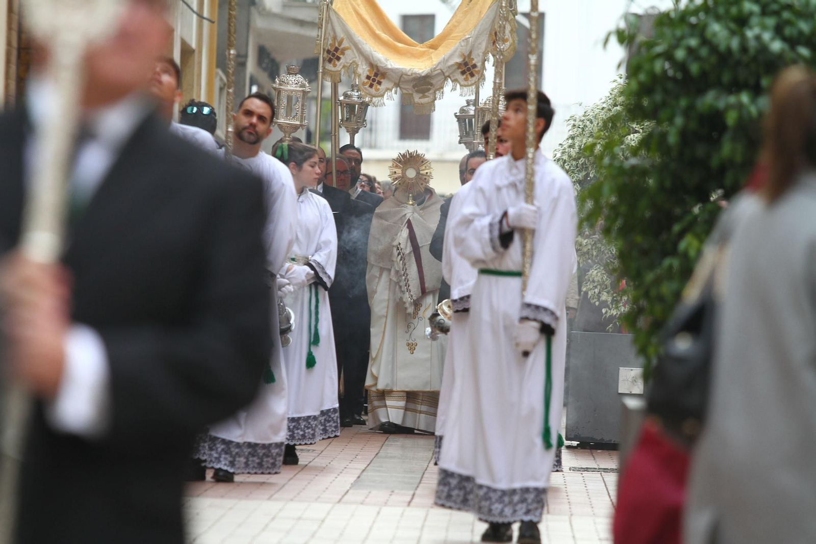 Procesión Solemne  de la Hermandad de La Vera Cruz, con el Santísimo Sacramento.