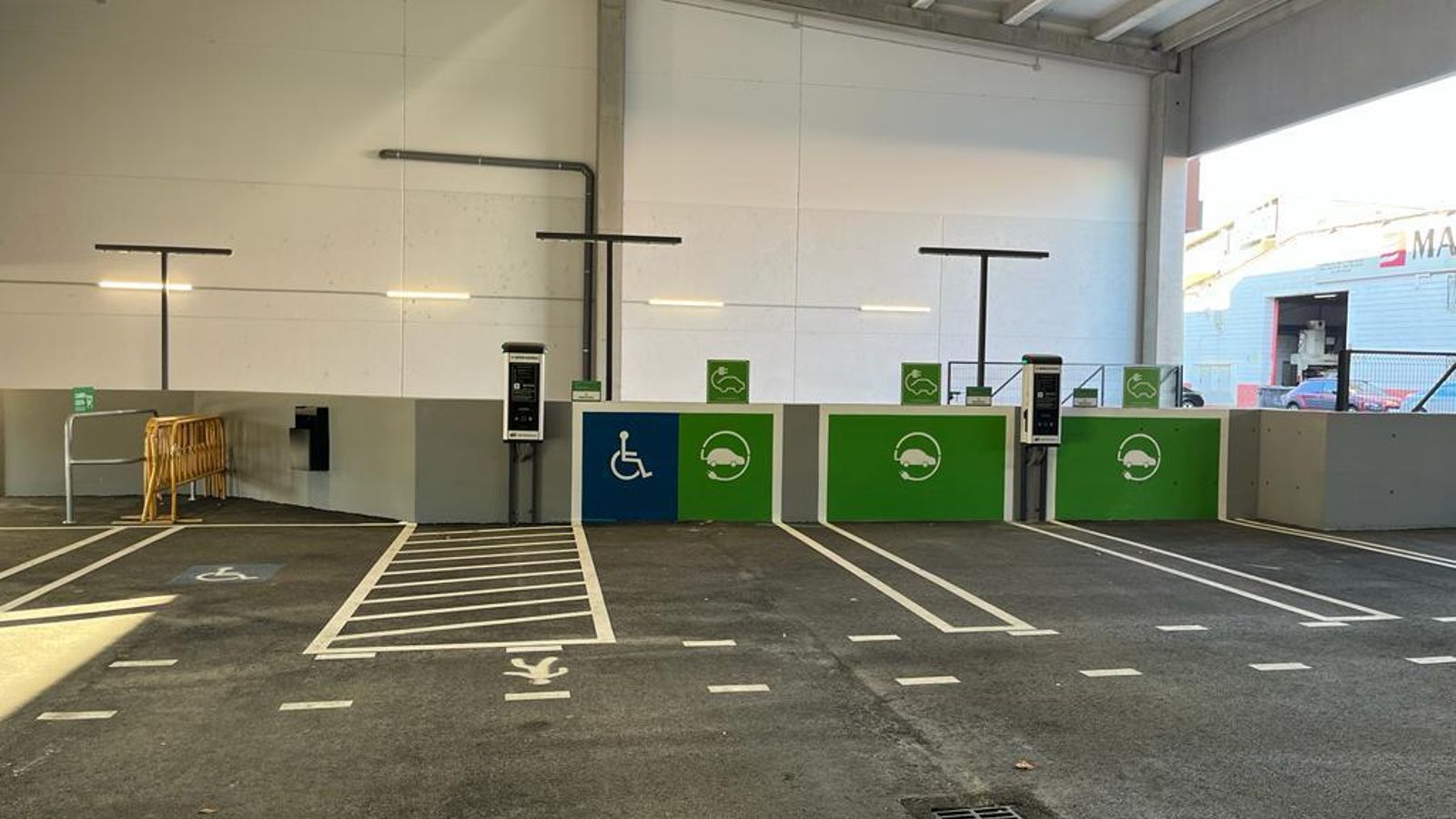 Puntos de recarga eléctrica para vehículos en Mercadona