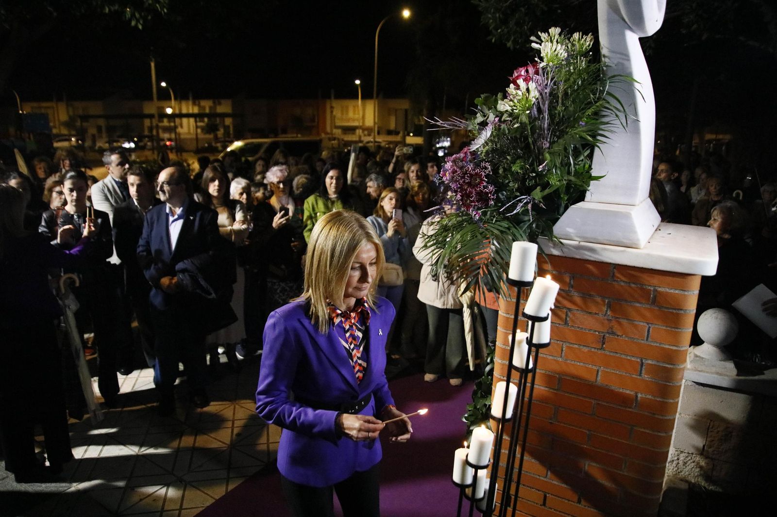 Manifestación por el 25 N en Roquetas de Mar