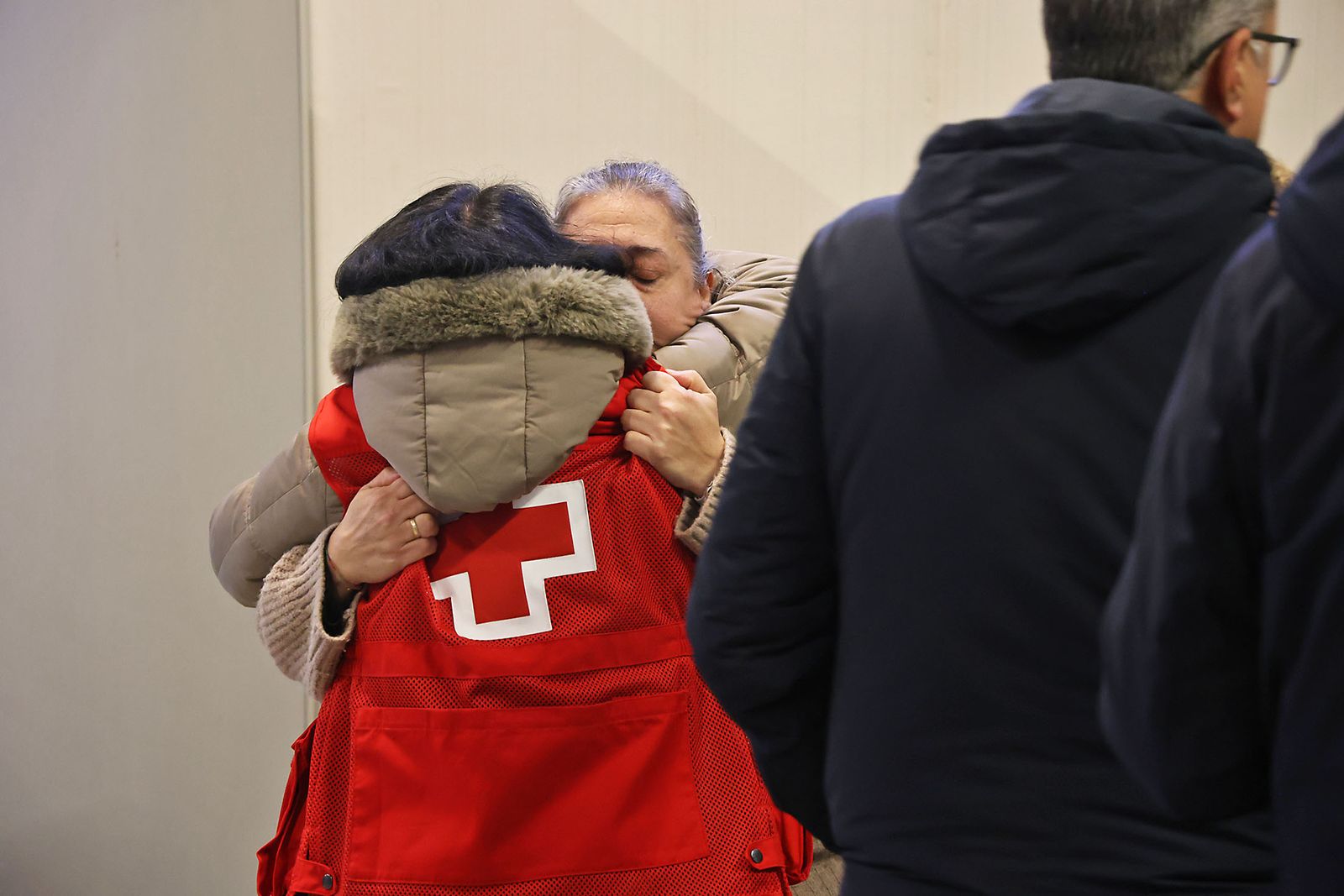 Las Fotografías del dispositivo de urgencia en la estación de Huelva para los afectados por el tren accidentado
