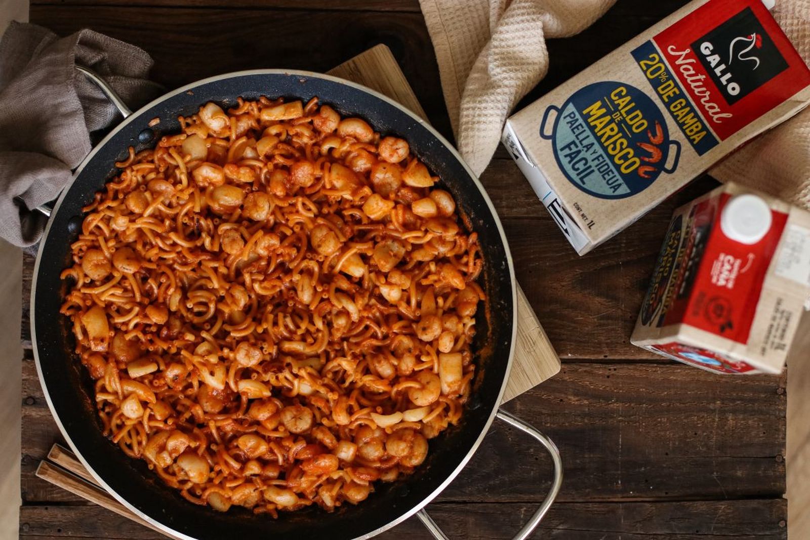 Fideua y caldo de marisco de Grupo Gallo.