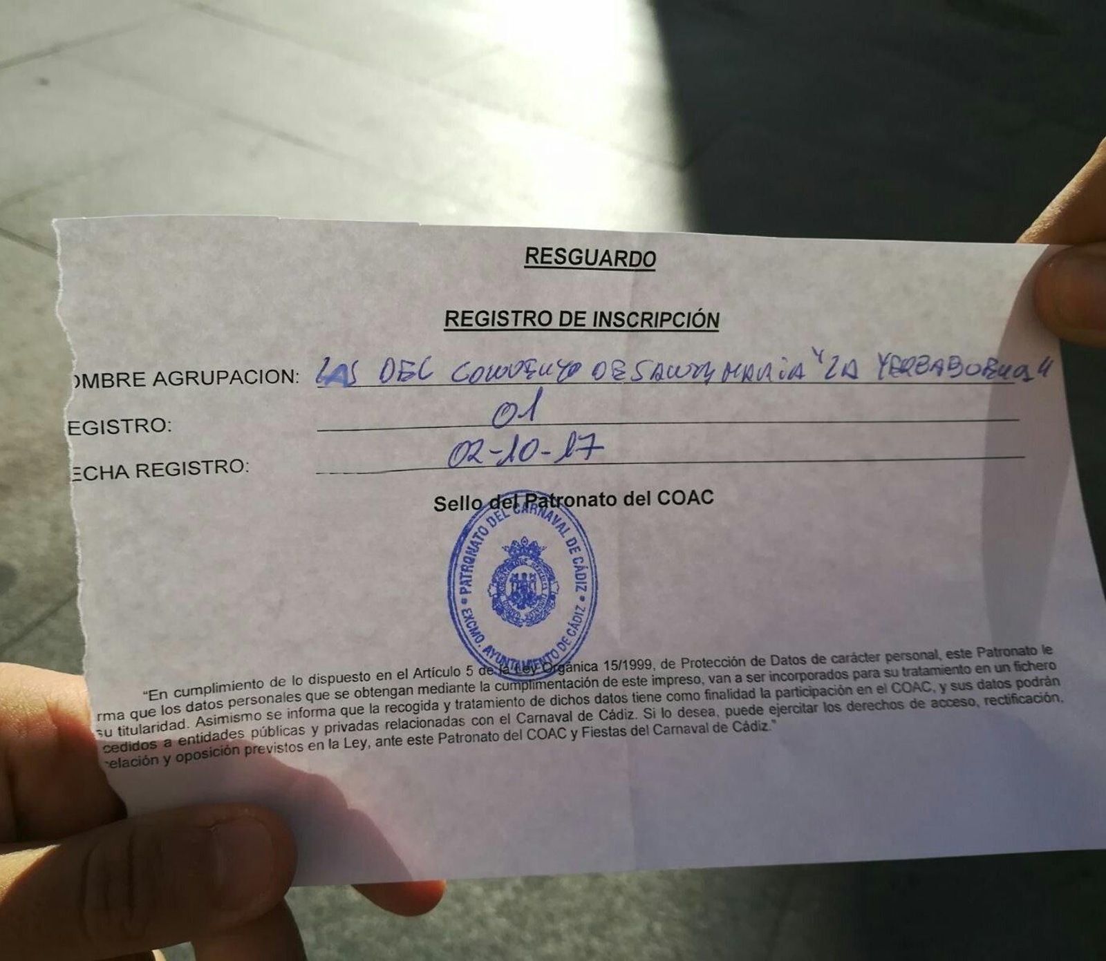 La inscripción de la chirigota 'Las del convento de Santa María "La Yerbabuena"', la primera que se registró en el COAC 2018.