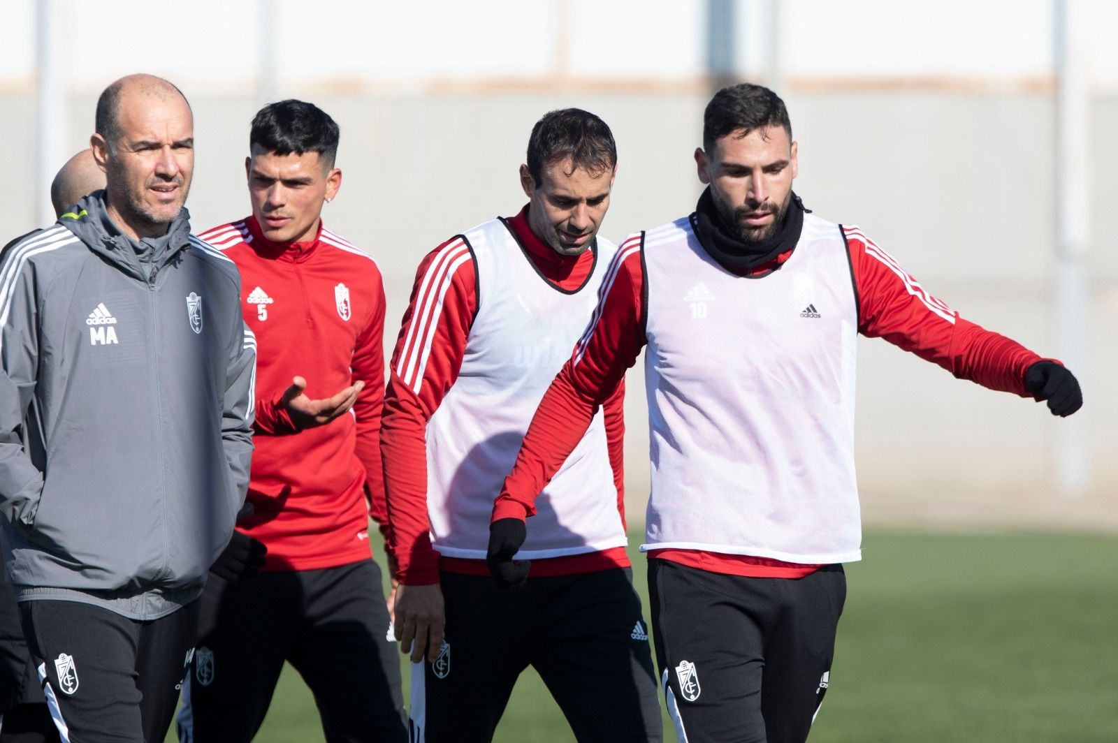 Así fue el encontronazo entre Antonio Puertas y Jonathan Silva en el entrenamiento del Granada CF