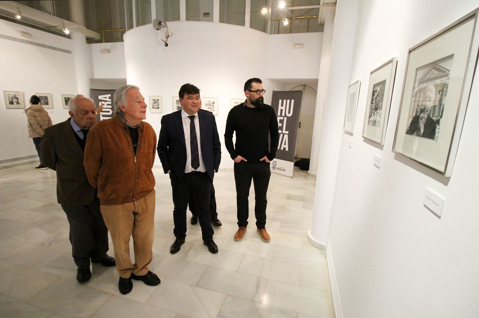 Latitudes. Exposición de Alberto Schommer "Retratos psicológicos", en imágenes