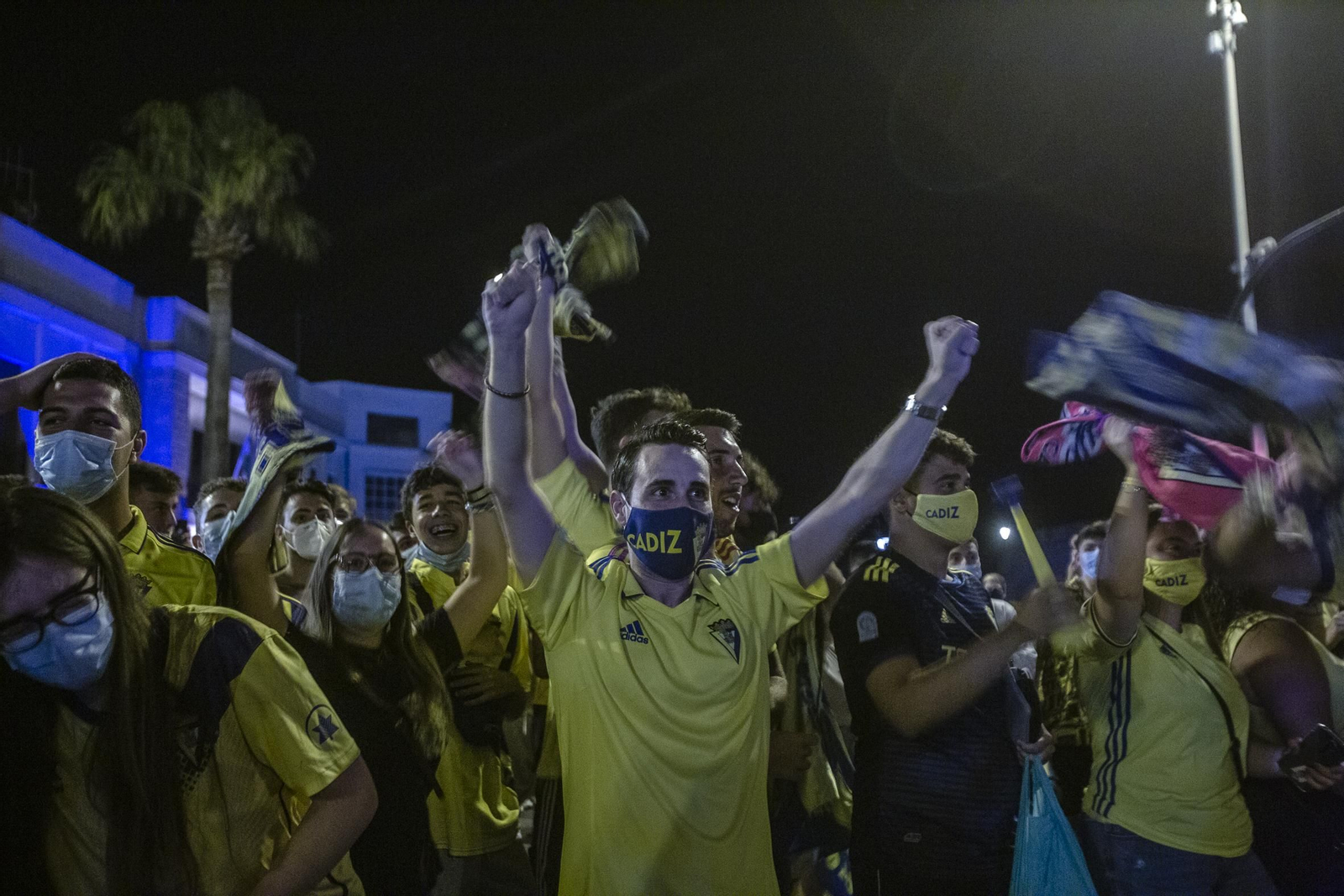 La gran fiesta del ascenso del Cádiz toma inevitablemente a las Puertas de Tierra