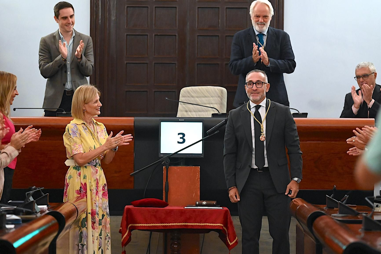 Tomás Sampalo, tras recibir la medalla de concejal del Ayuntamiento de Jerez.