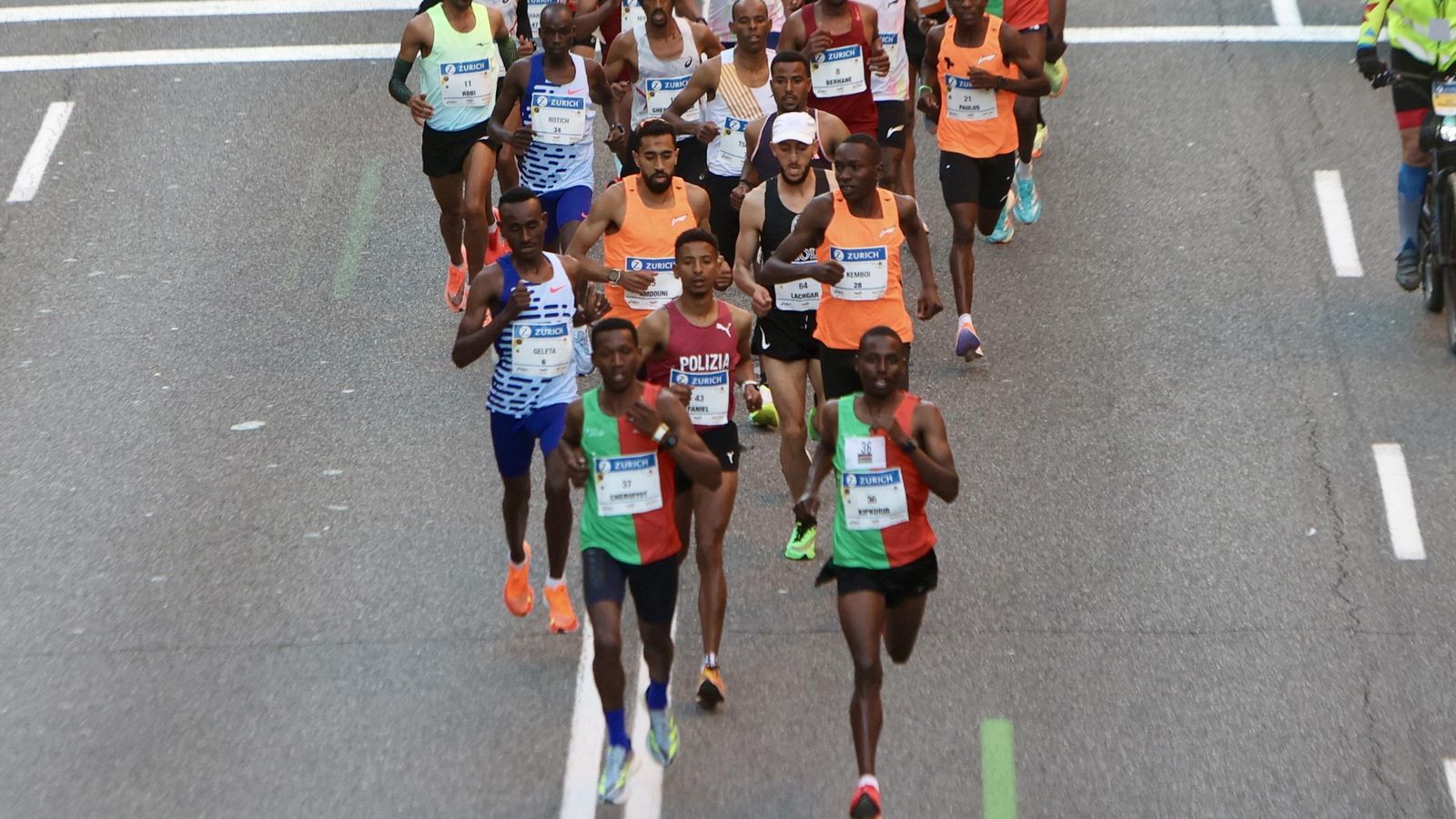 La cabeza de carrera de la prueba en los primeros kilómetros.