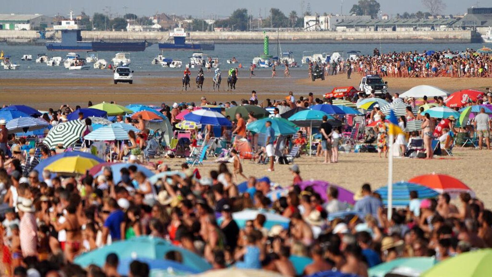 Ambiente en las Carreras de Caballos de Sanlúcar 2022. Ambiente en las Carreras de Caballos de Sanlúcar 2022.