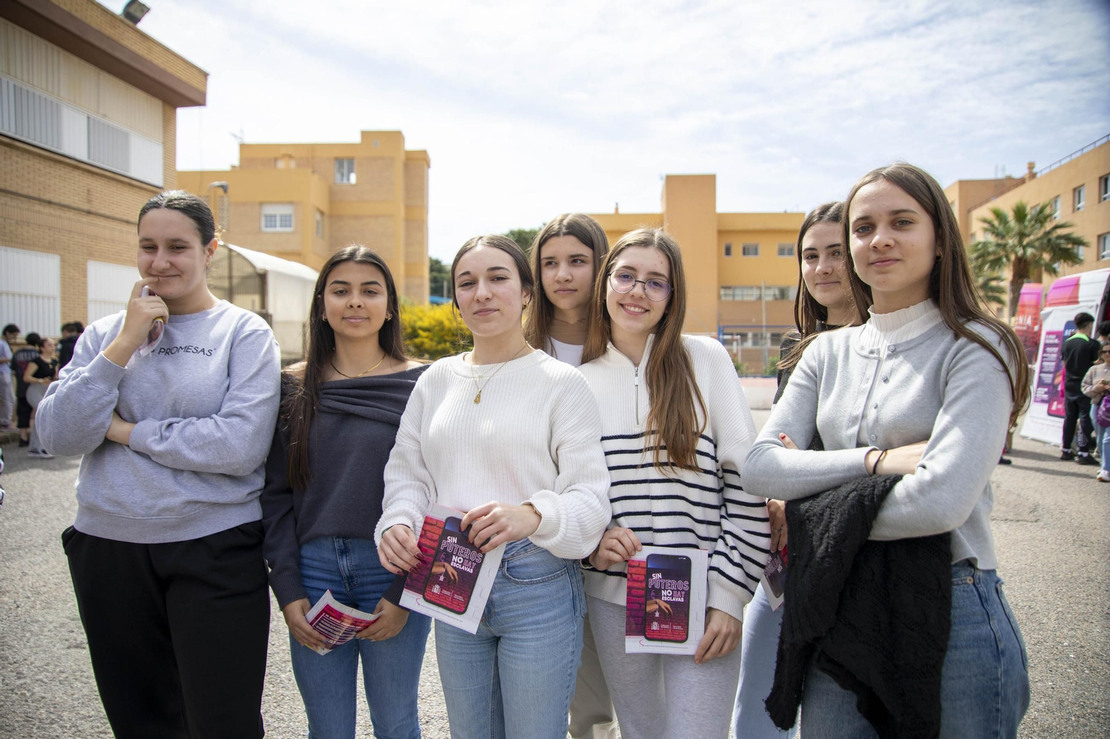 Sensibilización sobre la trata de mujeres en el IES Maestro Padilla de Almería, en imágenes