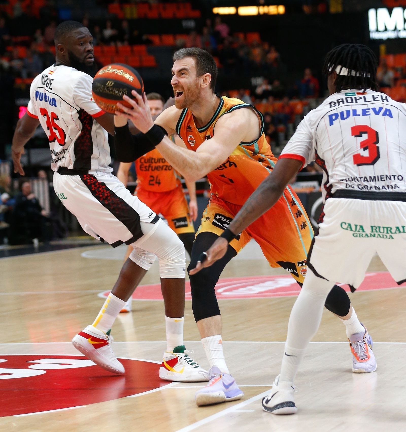 El Valencia Basket-Covirán Granada, en imágenes