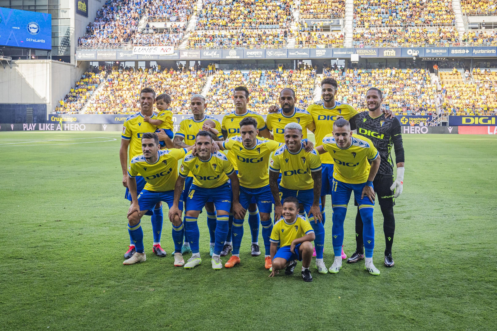 Imágenes del partido Cádiz-Alavés